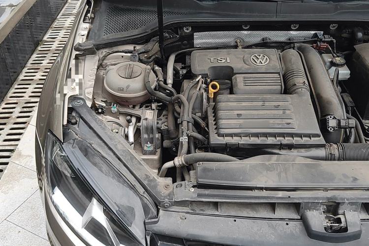 Used Volkswagen Golf 2015 1.4TSI Automatic Luxury Model Engine Bay Right
