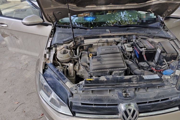 Used Volkswagen Golf 2015 1.6L Automatic Fashion Model Engine Bay Right