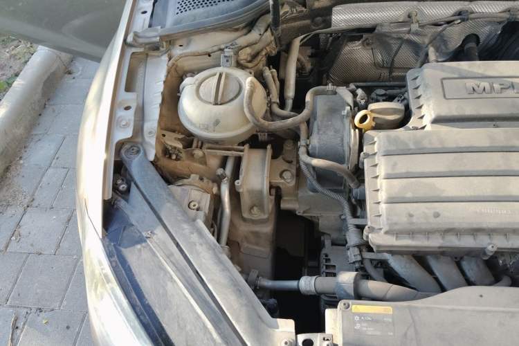 Used Volkswagen Golf 2015 1.6L Automatic Comfort Model Engine Bay Right