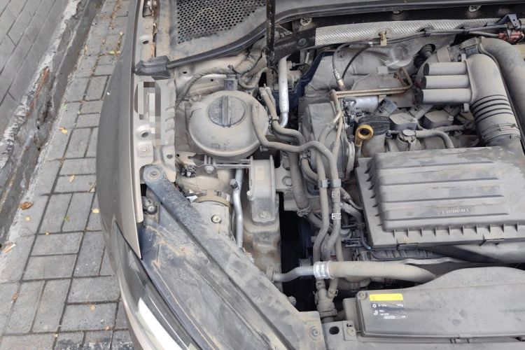 Used Volkswagen Golf 2015 1.4TSI Automatic Luxury Model Engine Bay Right