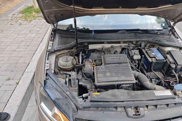 Used Volkswagen Golf 2015 1.6L Automatic Comfort Model Engine Bay Right