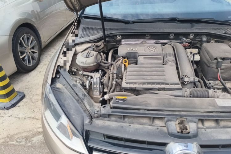 Used Volkswagen Golf 2015 1.4TSI Automatic Luxury Model Engine Bay Right