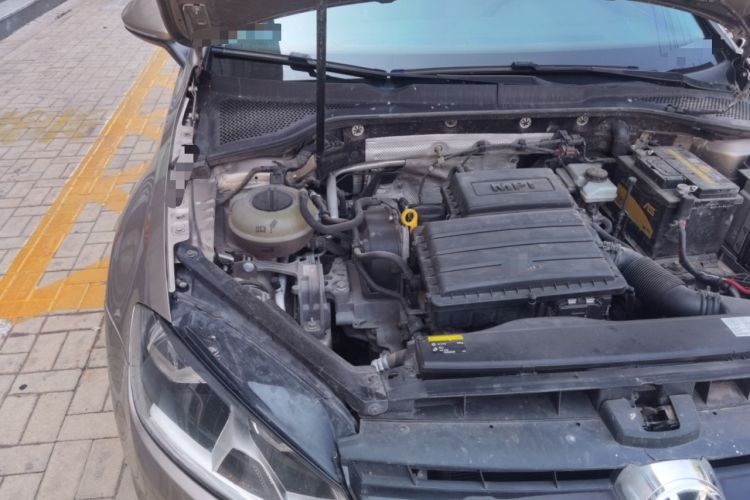 Used Volkswagen Golf 2015 1.6L Automatic Comfort Model Engine Bay Right