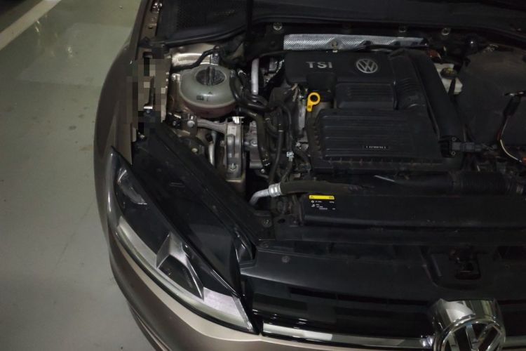 Used Volkswagen Golf 2015 1.4TSI Automatic Luxury Model Engine Bay Right
