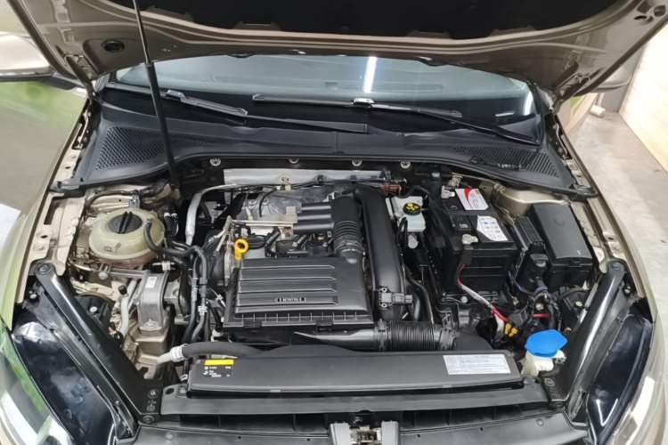 Used Volkswagen Golf 2015 1.4TSI Automatic Luxury Model Engine Bay