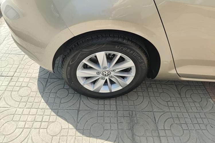 Used Volkswagen Golf 2015 1.6L Automatic Fashion Model Exterior 5