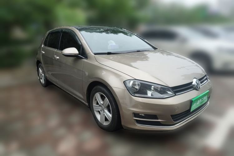 Used Volkswagen Golf 2015 1.6L Automatic Comfort Model Front Right 45 Deg