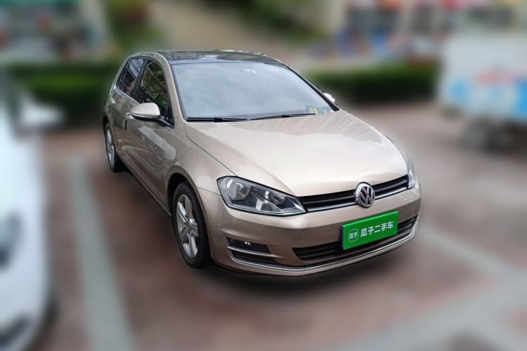 Used Volkswagen Golf 2015 1.6L Automatic Comfort Model Front Right 45 Deg
