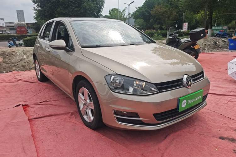 Used Volkswagen Golf 2015 1.4TSI Automatic Comfort Model Front Right 45 Deg