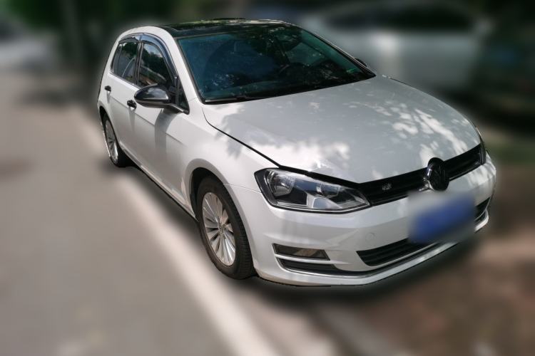 Used Volkswagen Golf 2015 1.6L Automatic Fashion Model Front Right 45 Deg