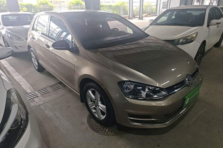 Used Volkswagen Golf 2015 1.4TSI Automatic Comfort Model Front Right 45 Deg