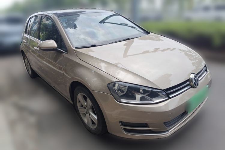Used Volkswagen Golf 2015 1.2TSI Automatic Comfort Model Front Right 45 Deg