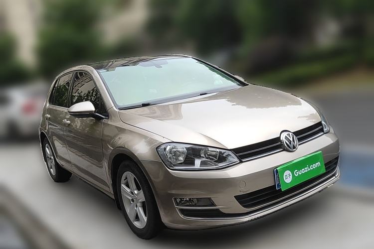 Used Volkswagen Golf 2015 1.4TSI Automatic Luxury Model Front Right 45 Deg