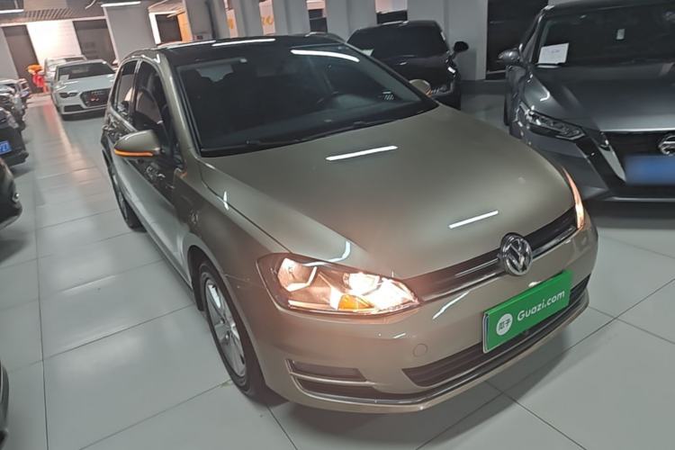 Used Volkswagen Golf 2015 1.6L Automatic Comfort Model Front Right 45 Deg