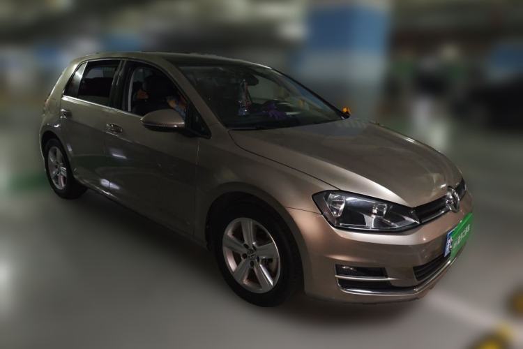 Used Volkswagen Golf 2015 1.4TSI Automatic Luxury Model Front Right 45 Deg