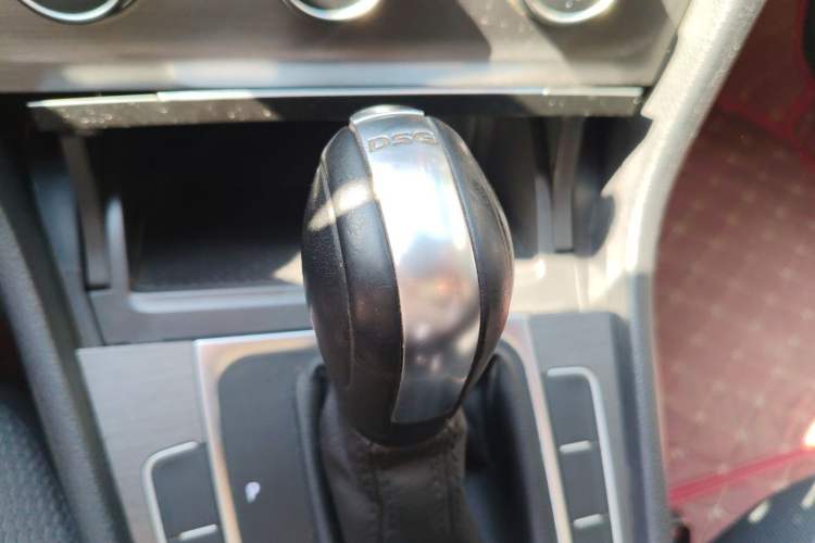 Used Volkswagen Golf 2015 1.4TSI Automatic Comfort Model Gear Lever
