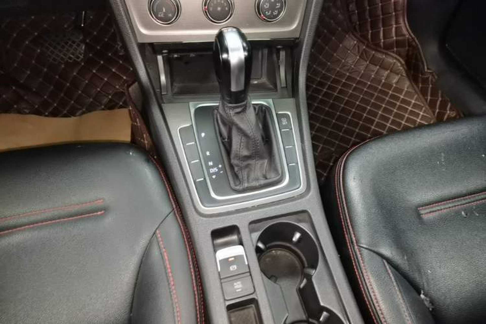Used Volkswagen Golf 2015 1.4TSI Automatic Comfort Model Gear Lever