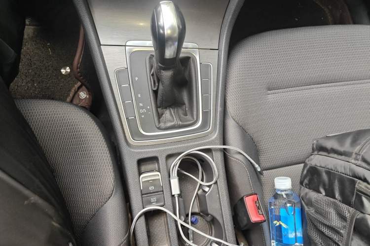 Used Volkswagen Golf 2015 1.6L Automatic Comfort Model Gear Lever