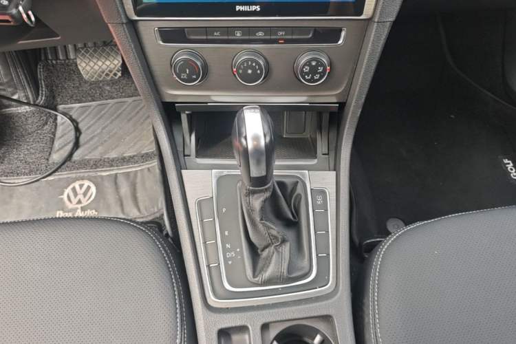Used Volkswagen Golf 2015 1.4TSI Automatic Comfort Model Gear Lever