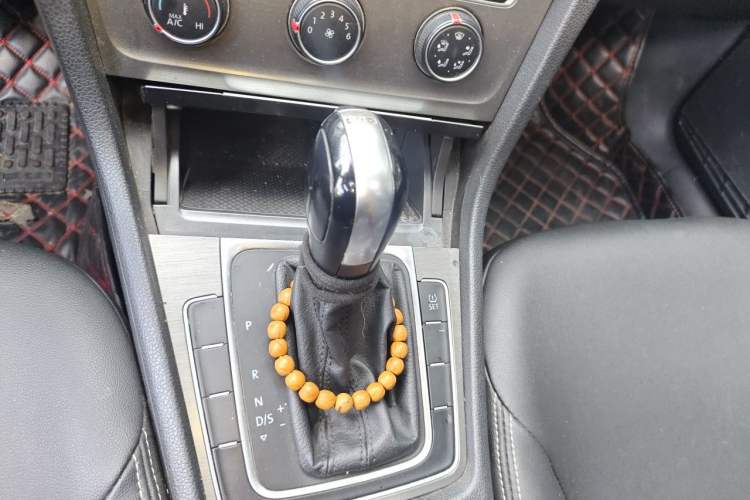 Used Volkswagen Golf 2015 1.4TSI Automatic Comfort Model Gear Lever
