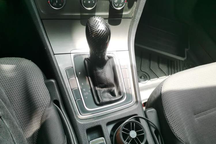 Used Volkswagen Golf 2015 1.6L Automatic Fashion Model Gear Lever