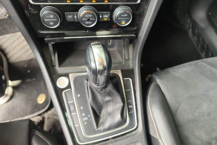 Used Volkswagen Golf 2015 1.4TSI Automatic Flagship Model Gear Lever