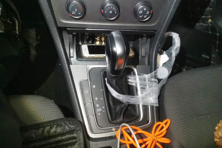 Used Volkswagen Golf 2015 1.6L Automatic Comfort Model Gear Lever