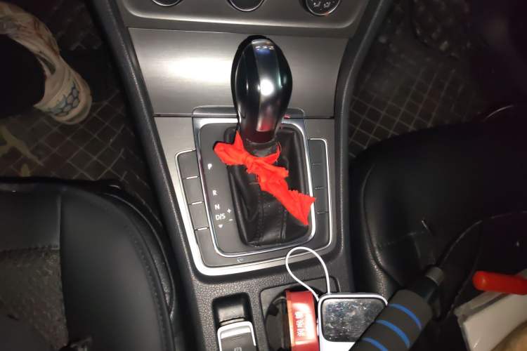 Used Volkswagen Golf 2015 1.4TSI Automatic Comfort Model Gear Lever