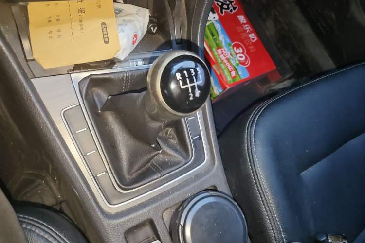 Used Volkswagen Golf 2015 1.4TSI Manual Comfort Model Gear Lever