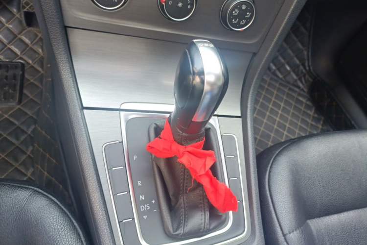 Used Volkswagen Golf 2015 1.4TSI Automatic Comfort Model Gear Lever