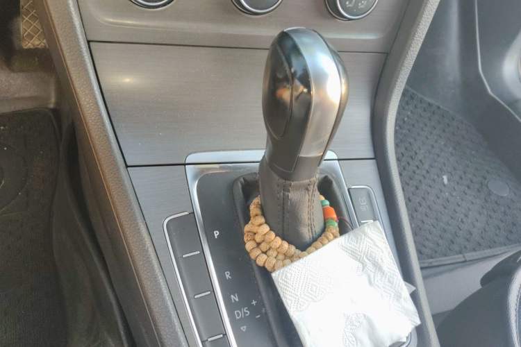 Used Volkswagen Golf 2015 1.6L Automatic Comfort Model Gear Lever