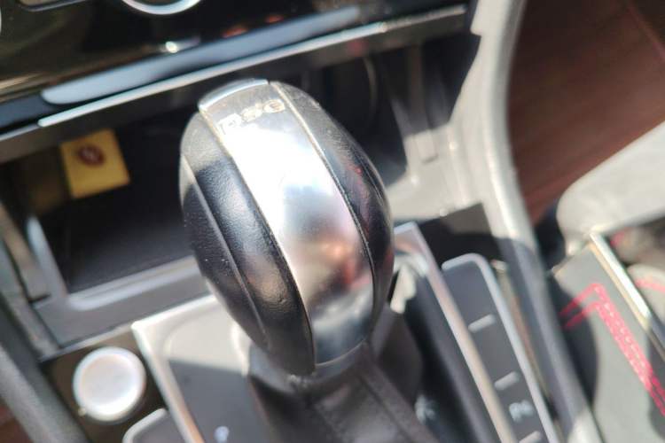 Used Volkswagen Golf 2015 1.4TSI Automatic Flagship Model Gear Lever