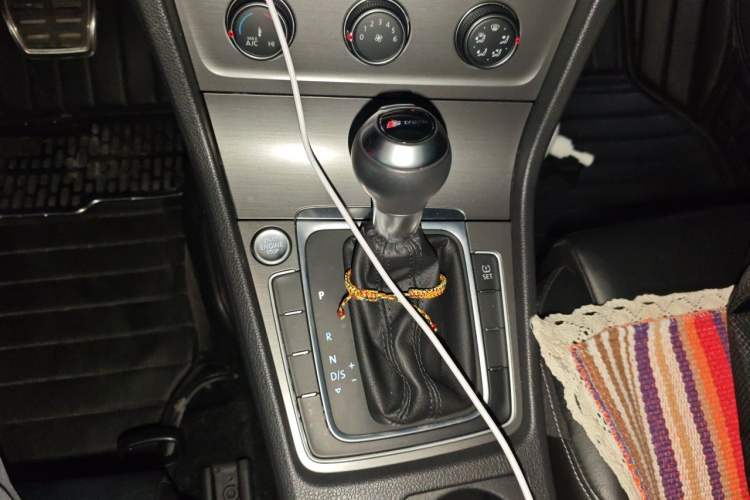 Used Volkswagen Golf 2015 1.4TSI Automatic Luxury Model Gear Lever