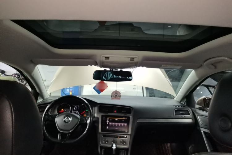 Used Volkswagen Golf 2015 1.4TSI Automatic Comfort Model Headliner