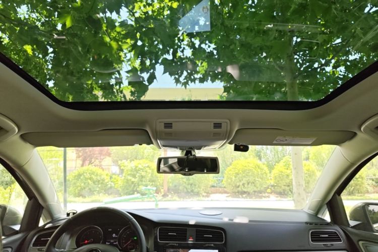 Used Volkswagen Golf 2015 1.4TSI Automatic Luxury Model Headliner