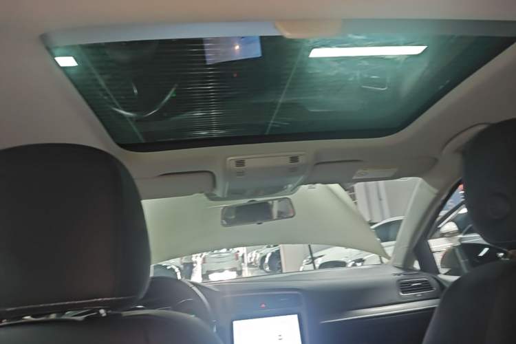 Used Volkswagen Golf 2015 1.6L Automatic Comfort Model Headliner