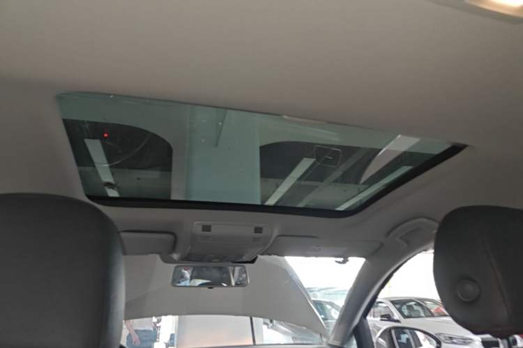 Used Volkswagen Golf 2015 1.4TSI Automatic Comfort Model Headliner