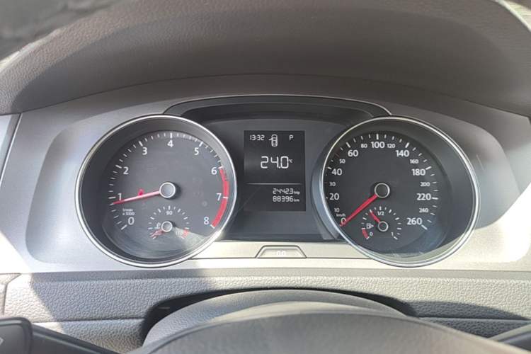 Used Volkswagen Golf 2015 1.6L Automatic Fashion Model Instrument Cluster