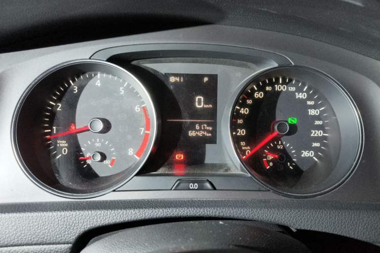 Used Volkswagen Golf 2015 1.6L Automatic Fashion Model Instrument Cluster