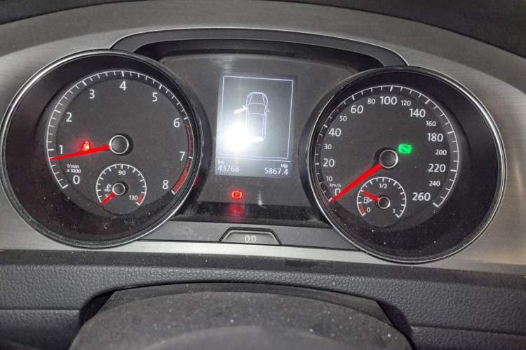 Used Volkswagen Golf 2015 1.4TSI Automatic Comfort Model Instrument Cluster