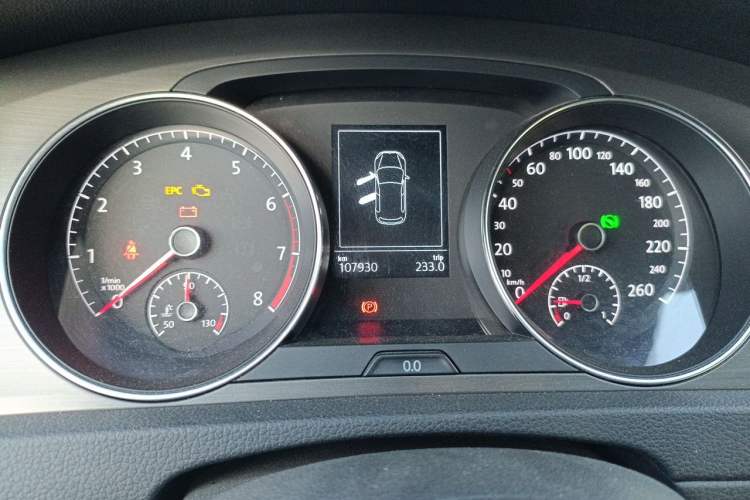 Used Volkswagen Golf 2015 1.4TSI Automatic Luxury Model Instrument Cluster