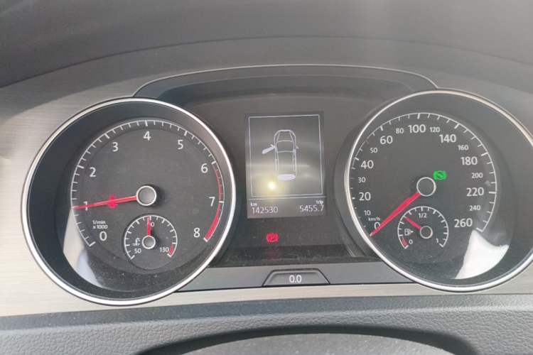 Used Volkswagen Golf 2015 1.4TSI Automatic Luxury Model Instrument Cluster