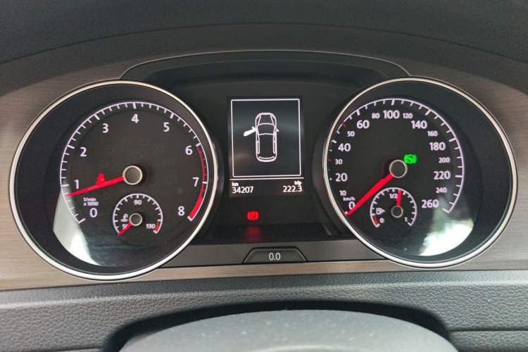 Used Volkswagen Golf 2015 1.4TSI Automatic Luxury Model Instrument Cluster