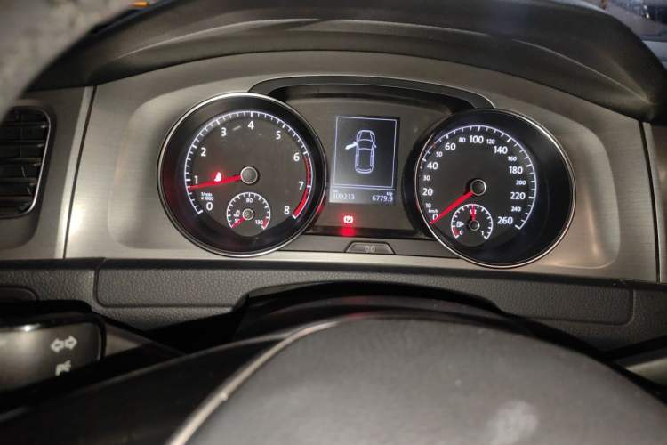 Used Volkswagen Golf 2015 1.4TSI Automatic Comfort Model Instrument Cluster
