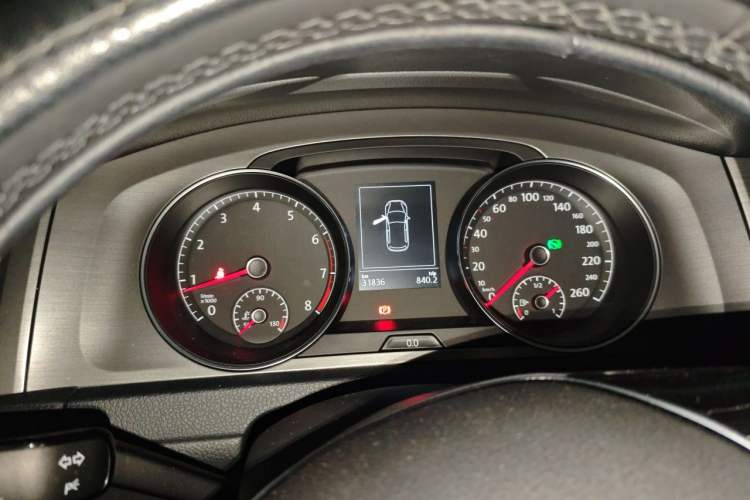 Used Volkswagen Golf 2015 1.4TSI Automatic Luxury Model Instrument Cluster