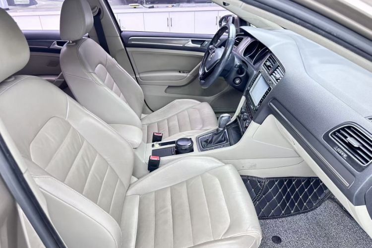Used Volkswagen Golf 2015 1.6L Automatic Comfort Model Interior 2