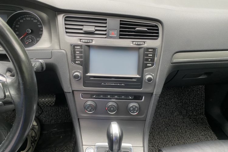 Used Volkswagen Golf 2015 1.4TSI Automatic Luxury Model Interior 2
