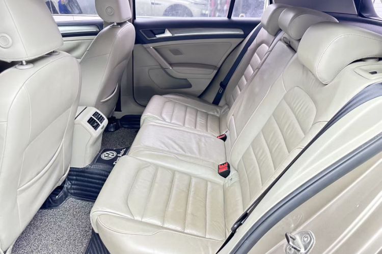 Used Volkswagen Golf 2015 1.6L Automatic Comfort Model Interior 3