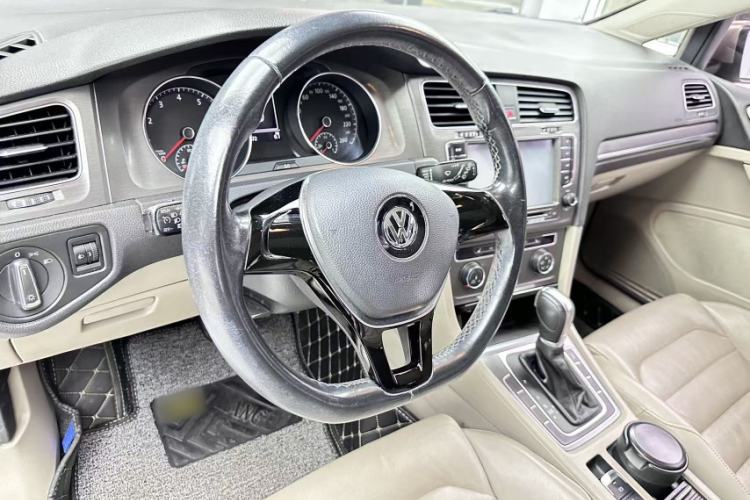 Used Volkswagen Golf 2015 1.6L Automatic Comfort Model Interior 4