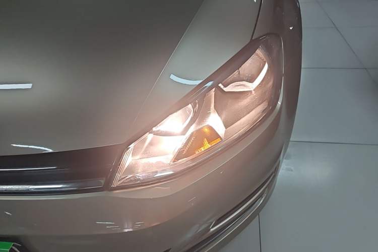 Used Volkswagen Golf 2015 1.6L Automatic Comfort Model Left Front Headlight